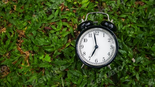 Preview: Alarm clock showing 7 o'clock