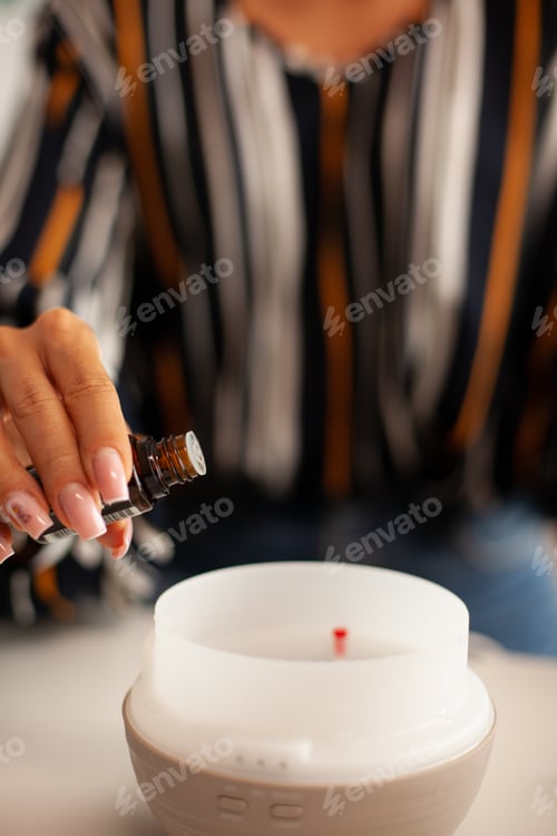 Preview: Pouring essential oils