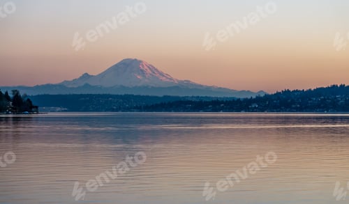Preview: A View Of Mount Rainier At Sunset. Photo Take From Seward Park In Seattle, Washington.