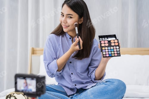 Preview: Glamour Asian woman beauty blogger or vlogger showing make up with palette and Live