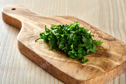 Preview: Chopped green parsley on a cutting board