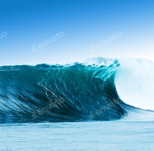 Preview: surfing wave breaks in the ocean