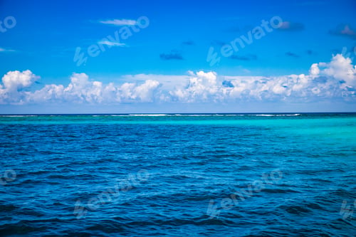 Preview: background of turquoise sea and blue sky