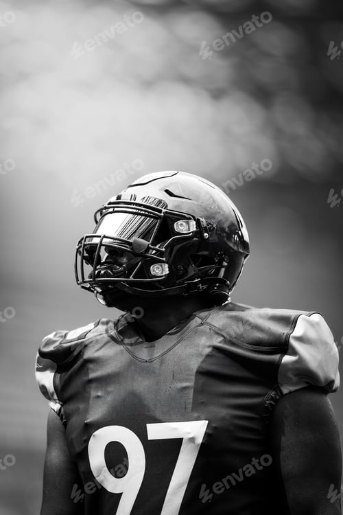 Preview: Crayscale close-up of a focused rugby player