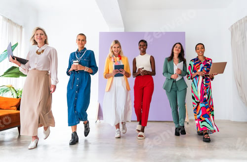 Preview: Group of businesswomen meeting in the office