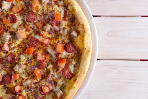 Preview: Pizza with sausage, ham, tomato, zucchini and paprika