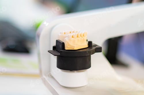 Preview: 3D printer at a Dental Clinic