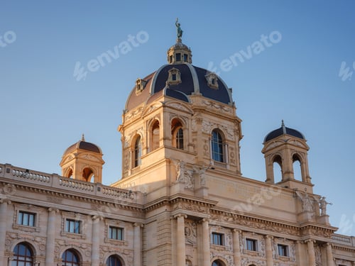 Preview: Natural History Museum in sunset time