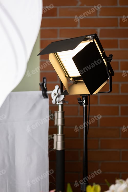 Preview: Video light lightning a table set in a kitchen