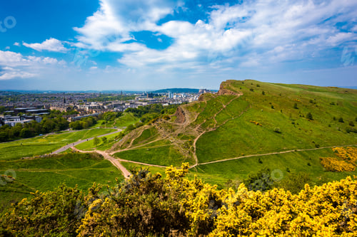 Preview: Cityscape of Edinburgh from Arthur's Seat in a beautiful summer day, Scotland, UK
