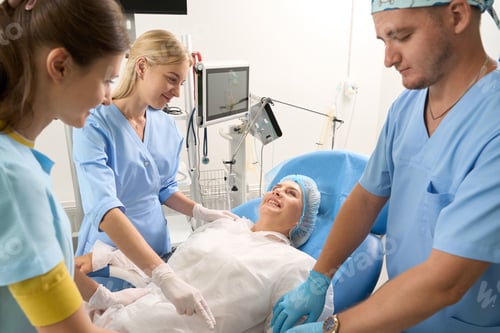 Preview: Hospital staff examining pregnant woman before childbirth in reproductive clinic