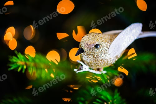 Preview: Christmas Robin Bird on the Xmas Tree