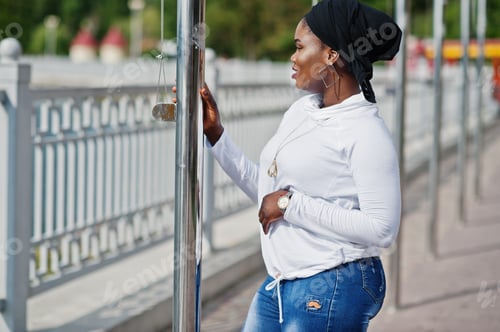 Preview: African woman