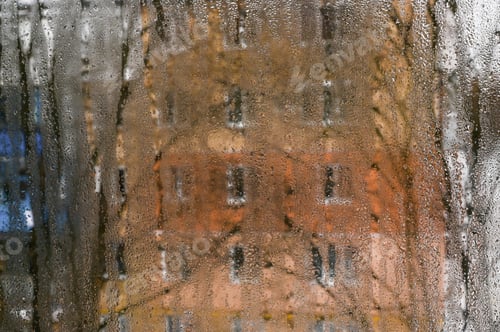 Preview: condensation of water droplets on the window glass.
