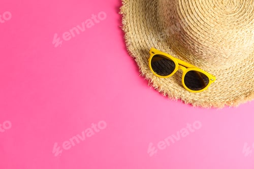 Preview: Straw hat with sunglasses on color background, space for text, top view. Summer backdrop