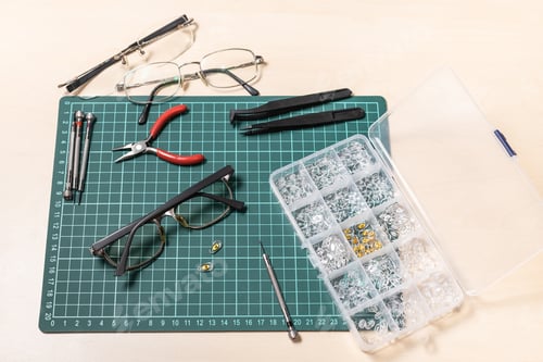 Preview: tools for replacement of eyeglass nose pads