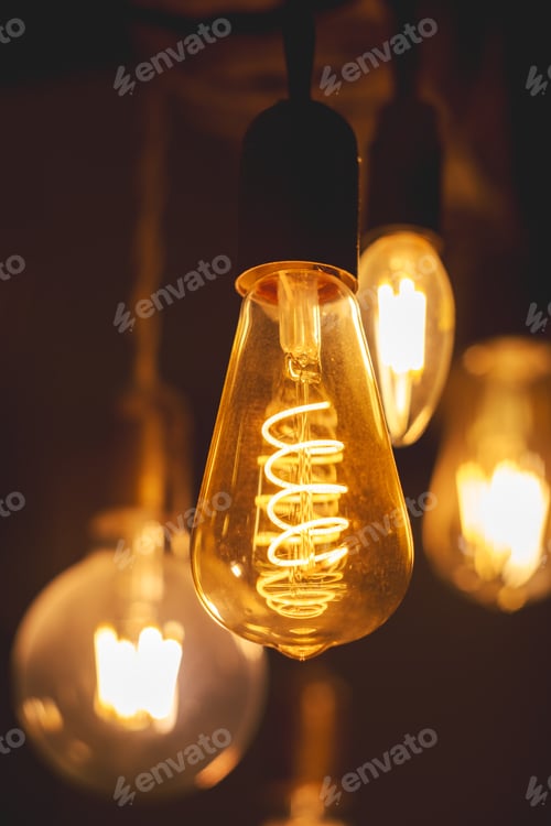 Preview: Spiral Retro light bulbs hanging on a dark background. Electricity, Vintage
