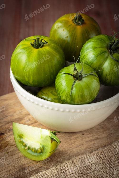 Preview: Fresh raw green tomatoes