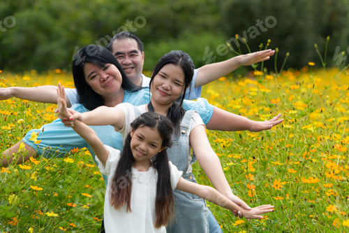 Preview: Family vacation day with outdoor activities in the park