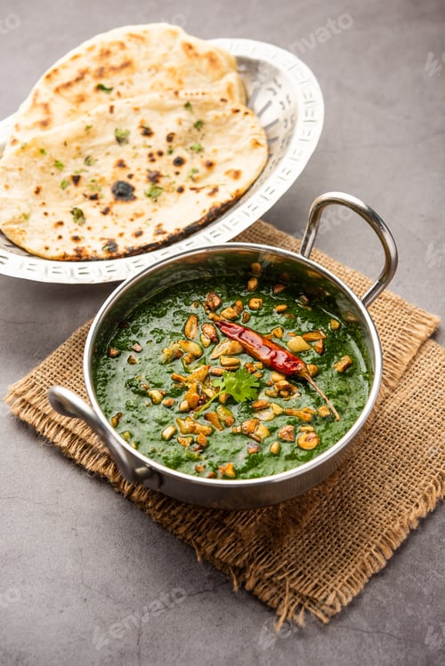 Preview: lasooni palak recipe or dhaba style garlic spinach curry, Indian main course served with naan