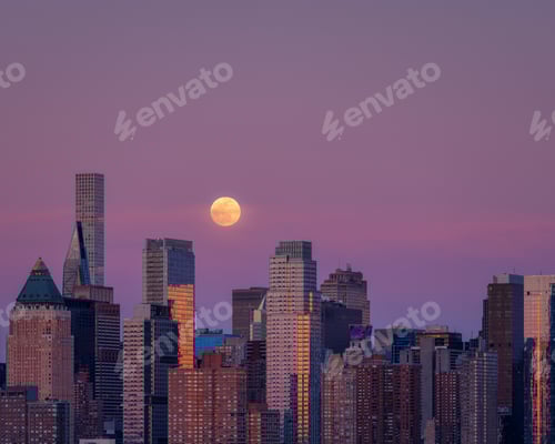 Preview: Manhattan skyline with a full moon