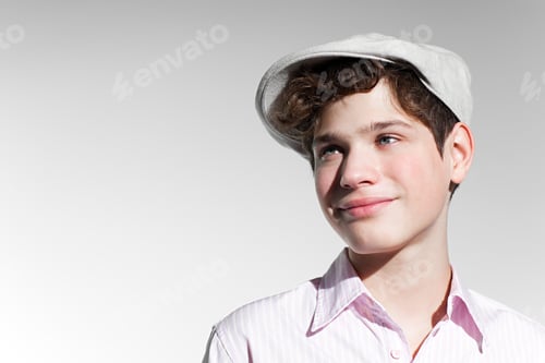 Preview: Boy wearing a flat cap