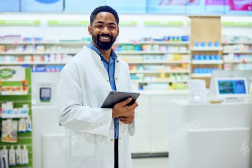 Preview: Smiling Pharmacist Standing in Pharmacy Aisle with Tablet, Ready to Help Customers