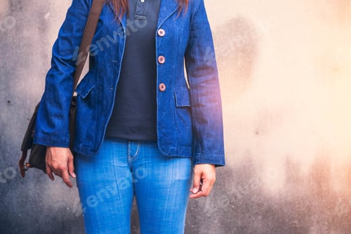 Preview: woman with fashionable jeans
