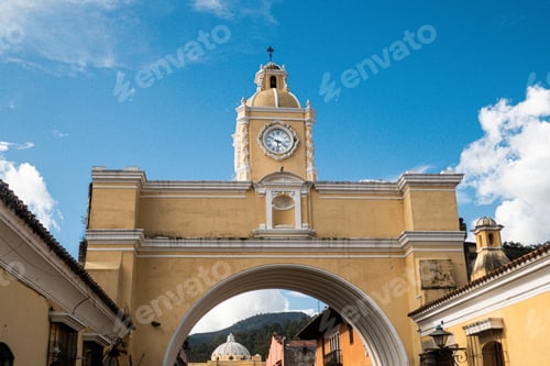 Preview: The famous Santa Catalina Arch in Antigua, Guatemala, Central America
