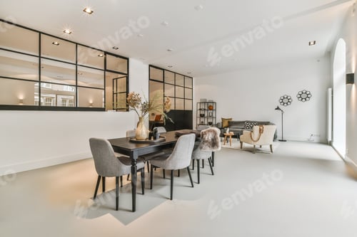 Preview: Bright dining room