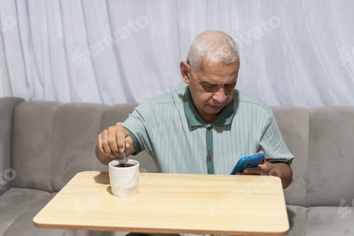 Preview: Senior Man Relaxing at Home with Coffee