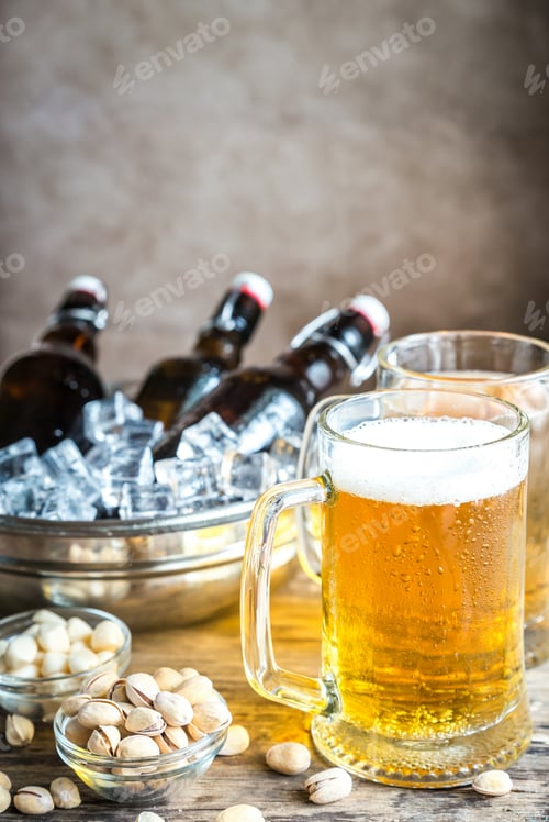 Vista previa: Grilled sausages and mugs of beer
