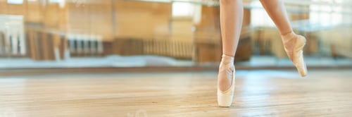 Preview: Ballet Dancer on Pointe in Studio Wide Banner