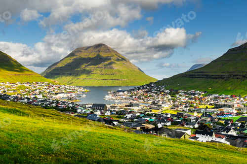 Preview: Klaksvik town with fjord, harbor and gorgeous mountains