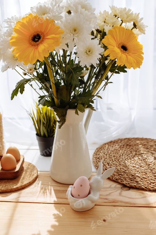 Preview: Easter table setting with flowers and eggs