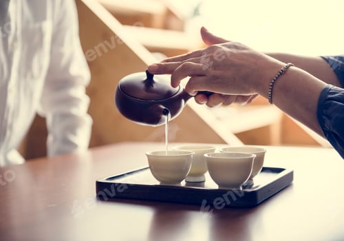 Preview: Pouring sake