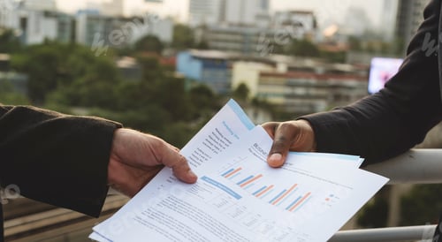 Preview: Business Discussion Talking Deal Concept