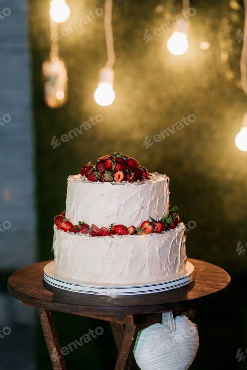 Preview: wedding cake at the wedding of the newlyweds