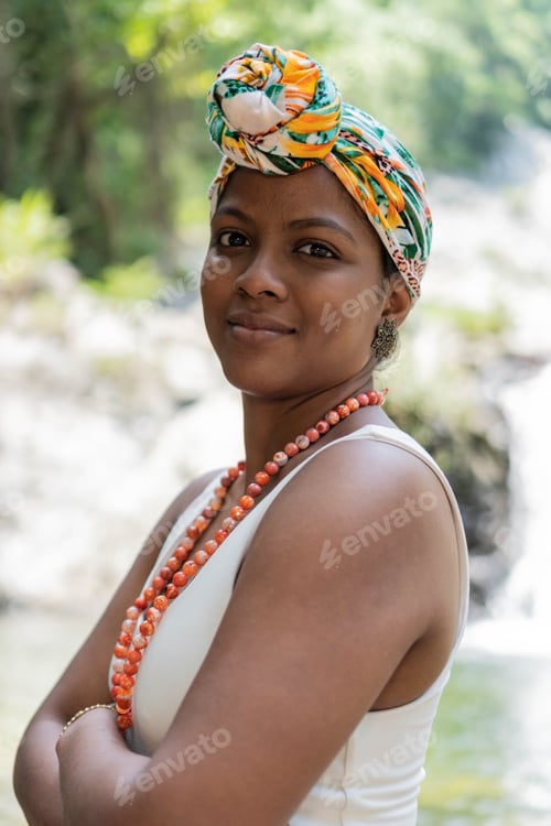 Preview: Young Woman with turban in the middle of the river