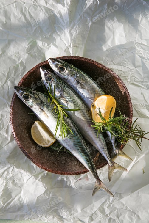 Preview: Raw saltwater fish Mackerel with lemon
