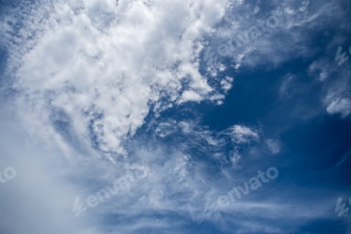 Vorschau: Blauer Himmel und Wolken