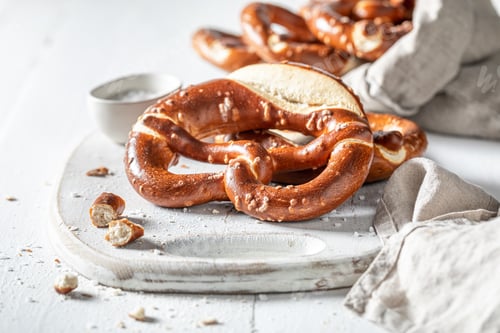 Preview: Yummy and crunchy pretzels as a snack for beer.