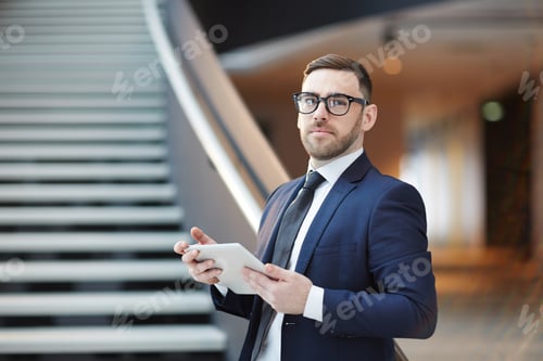Preview: Financial expert