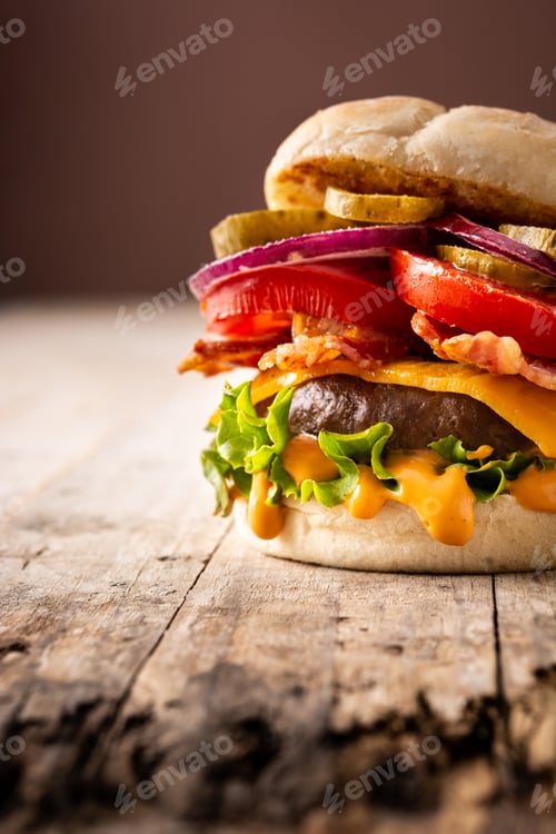 Preview: Beef burger with bacon
