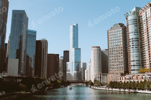 Preview: skyscrapers and river in downtown chicago