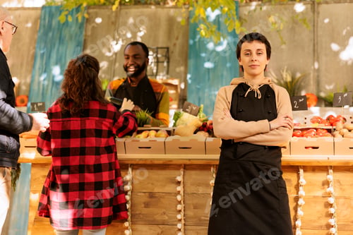 Preview: Woman stands in front of market booth