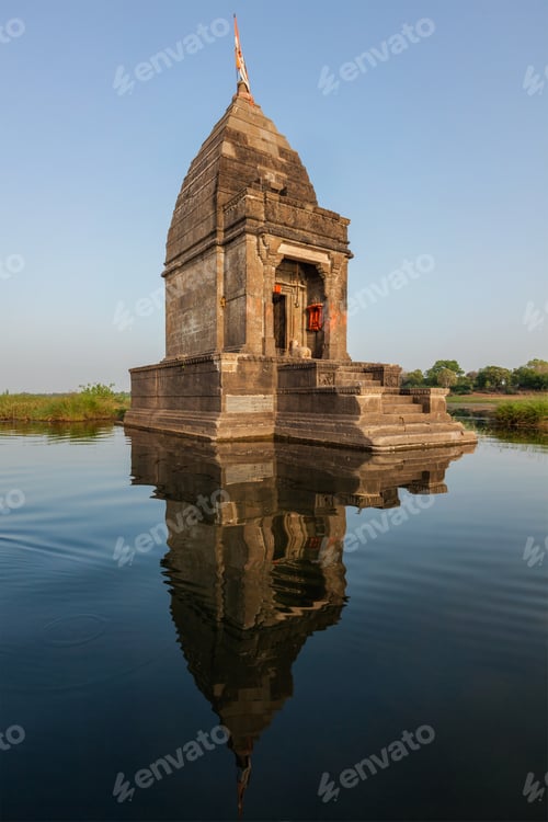 Preview: Small Hindu temple in the middle of the holy Narmada River, Maheshwar, Madhya Pradesh state, India