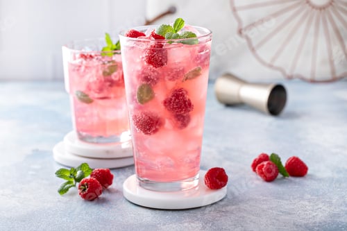 Preview: Spring or summer cocktail with raspberry and mint