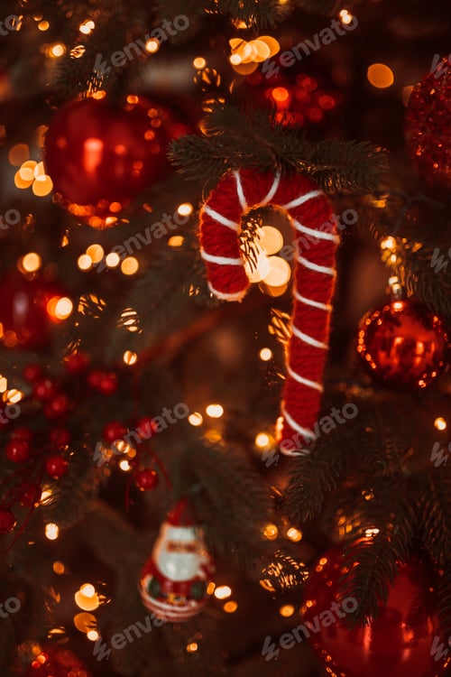 Preview: festively decorated christmas tree