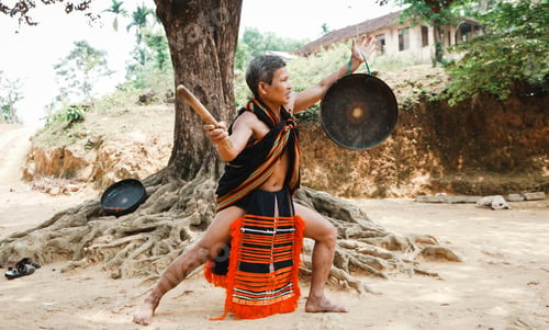 Preview: elite gong artisan of the Cor Quang Ngai ethnic group